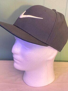 Nike Pro Gray Flat Bill Snapback Hat White Embroidered Swoosh Adjustable Cap
